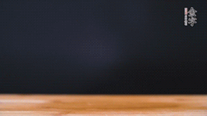 老豆腐切小塊。