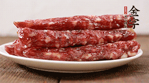 金字香腸切小段備用。