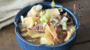 加翠綠的蔥花點(diǎn)綴一下就可以啦。