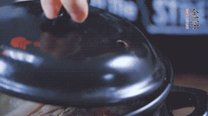 大火煮沸后，小火慢燉1～1.5個小時。