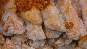 茄子撈出后放入雞精和XO醬拌均勻。
