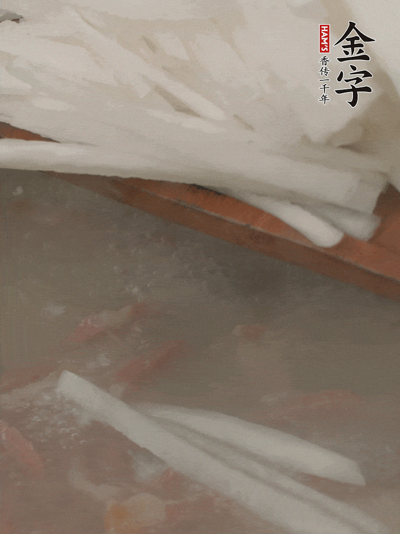 放蘿卜絲，燉5分鐘。