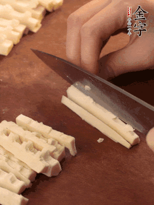 春筍、香菇分別切丁。