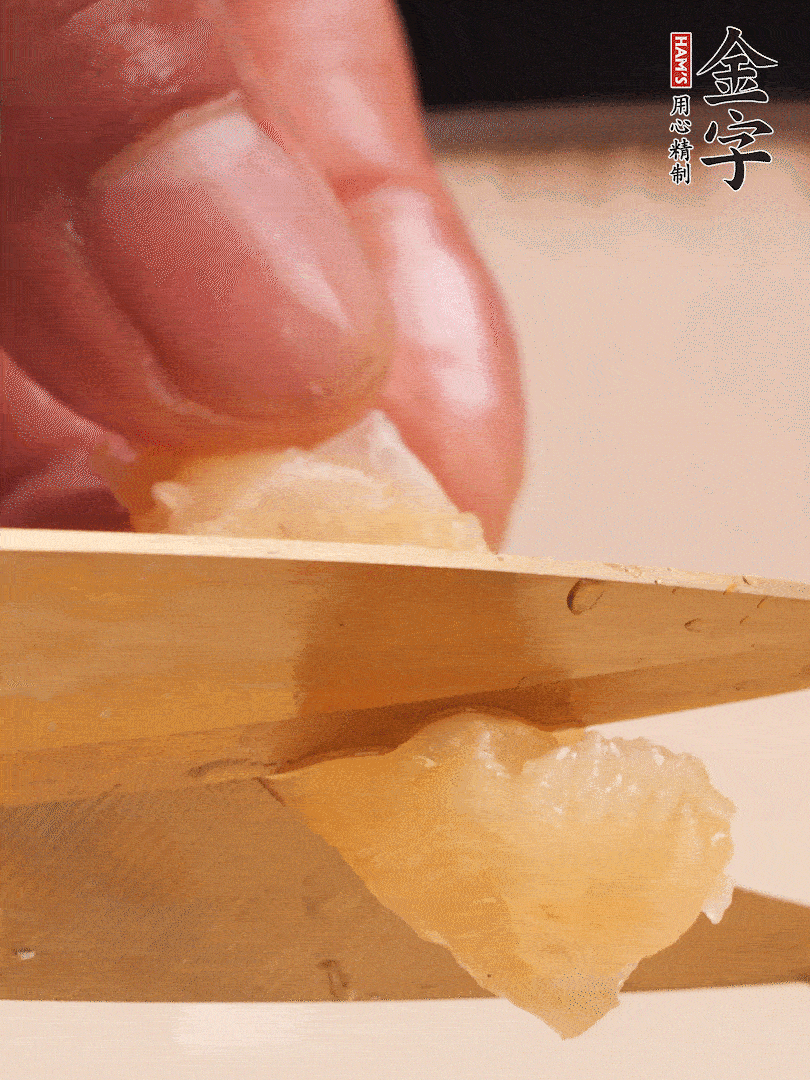 取出放入清水中，清洗表面，再剪成小段