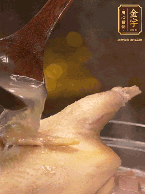 大火燒開后，撇去浮沫。轉(zhuǎn)小火燉2個小時