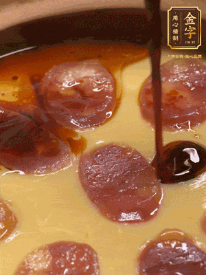 再撒上蔥花，生抽，芝麻油