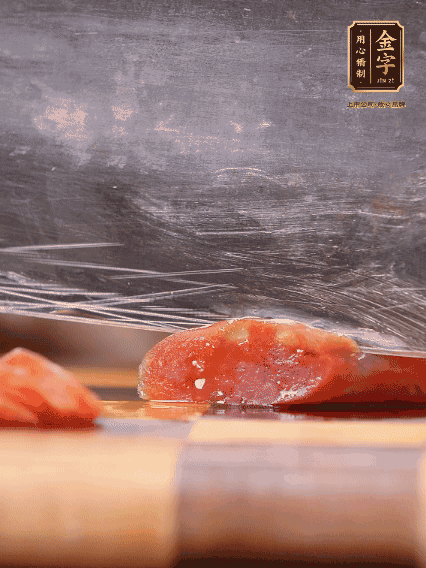 臘腸蒸熟，切片備用