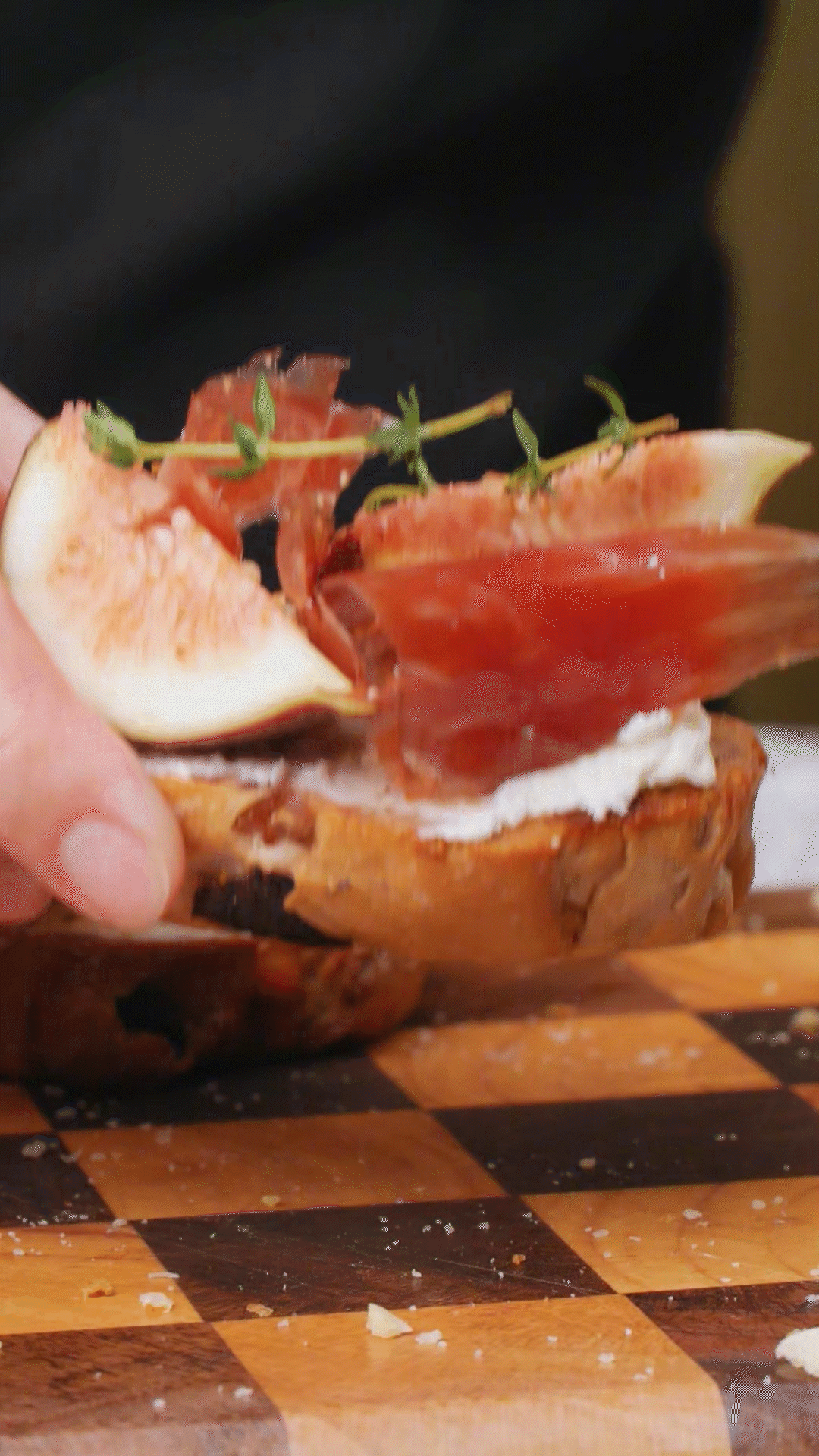 歐包切片，烤箱180°復(fù)烤10分鐘
