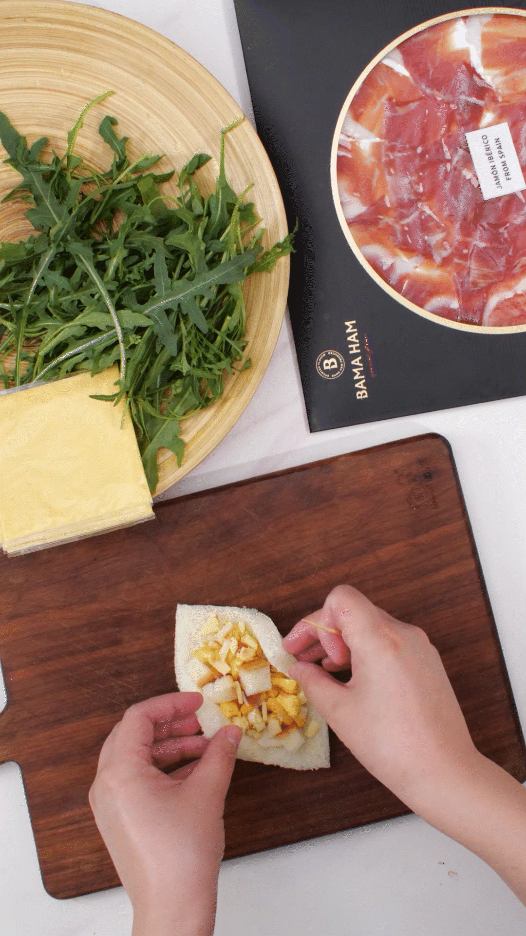 一片吐司，放一片芝士
